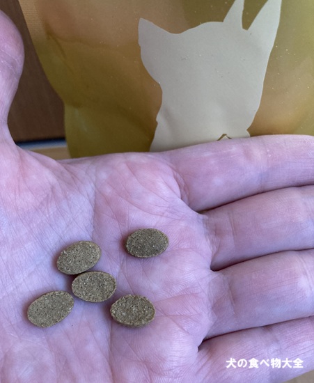 金の旨味 粒 手のひら